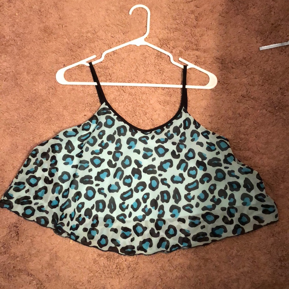 flowy crop top leopard print
